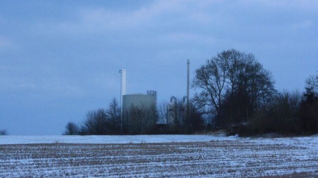 Værket set fra Skærvadsvej Skærvadsvej