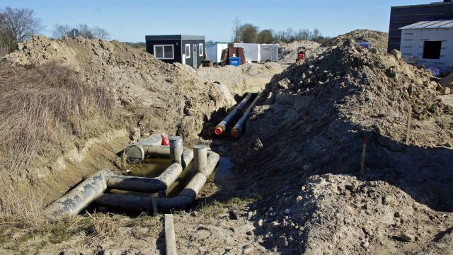 Her tilsluttes solfeltet til hovedledningen. 29-03-2020
