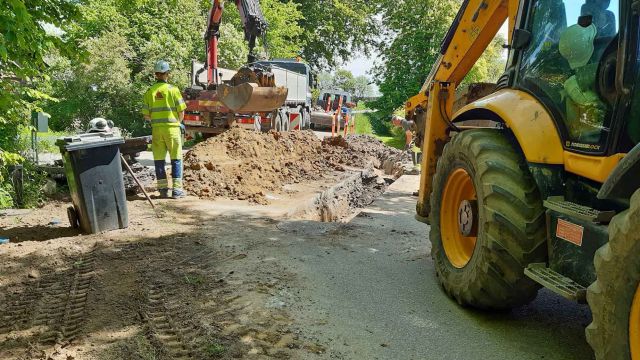 Kloakledning dækkes til på Gl. Landevej som var spærret i flere timer. 28-05-2020